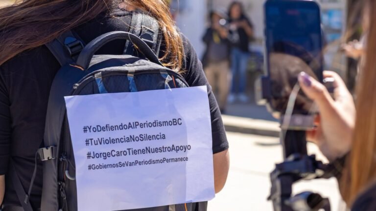 Periodista de Tecate sufre agresión y periodistas protestan ante falta de protección estatal